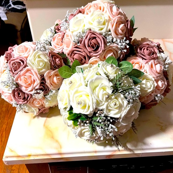 Wedding bouquets (4) and boutonnières (4) - Picture 5 of 13